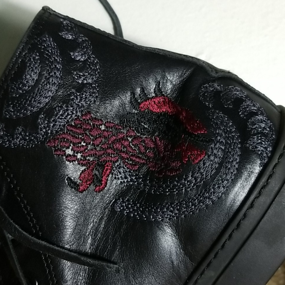 Gucci Vintage Black Leather Ankle Boots Made in Italy W Red Embroidery Size 6.5 - Picture 2 of 16